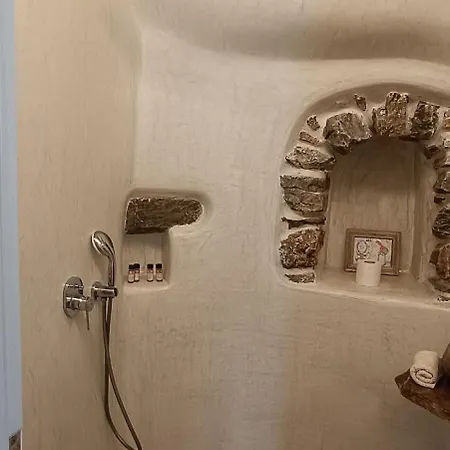 Mikro.kastro Kalotaritissa In Chora *