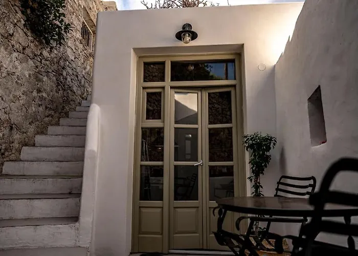 Mikro.kastro Kalotaritissa In Chora Amorgo