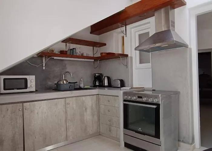 Mikro.kastro Kalotaritissa In Chora