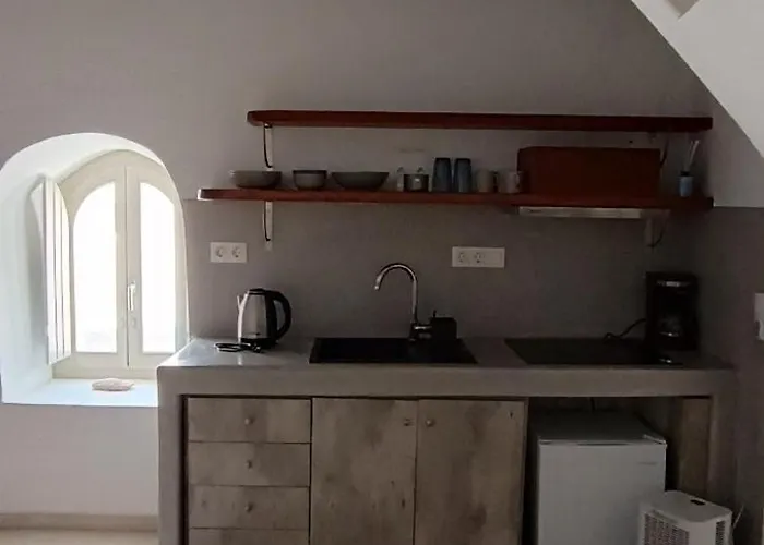 Mikro.kastro Kalotaritissa In Chora Amorgo