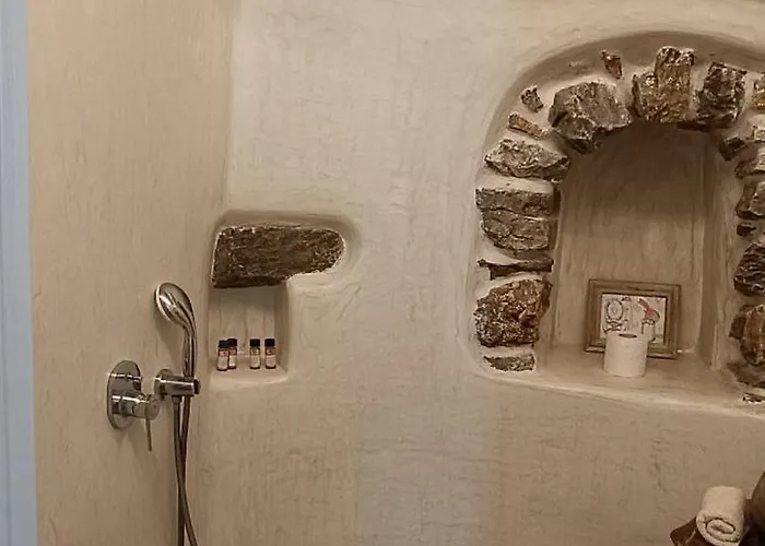 Mikro.kastro Kalotaritissa In Chora *