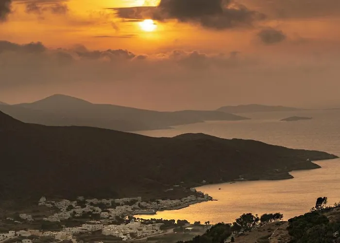 Mikro.kastro Kalotaritissa In Chora *