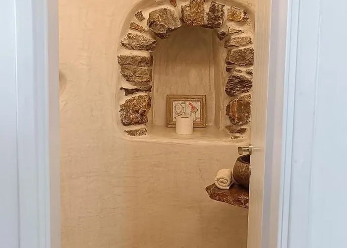 Mikro.kastro Kalotaritissa In Chora Amorgo