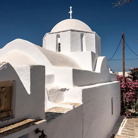 Mikro.kastro Kalotaritissa In Chora