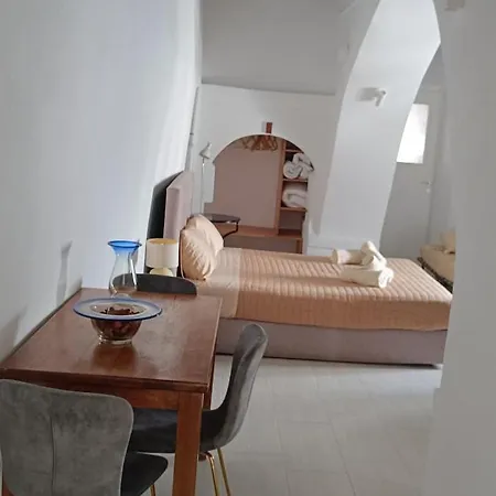 Apartment Mikro.kastro Kalotaritissa In Chora
