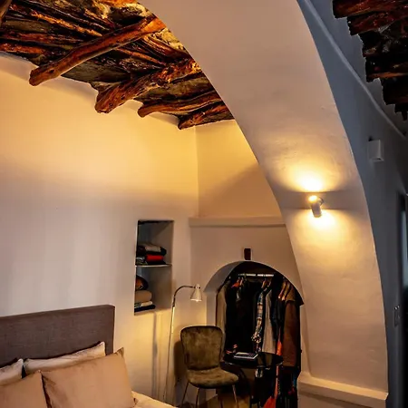 Mikro.kastro Kalotaritissa In Chora