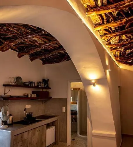 Mikro.kastro Kalotaritissa In Chora * Аморгос