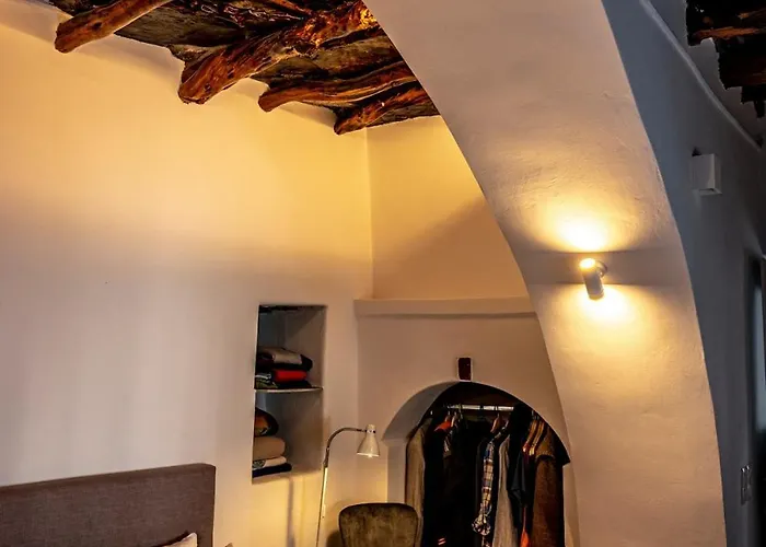 Mikro.kastro Kalotaritissa In Chora