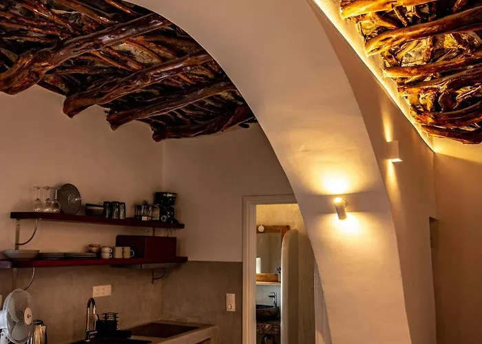 Mikro.kastro Kalotaritissa In Chora Аморгос